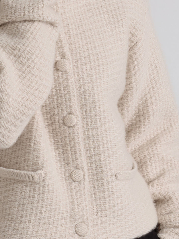 Kashmirjakke i 100% ren cashmere. Norsk design fra Kashmina. Farge: Cream