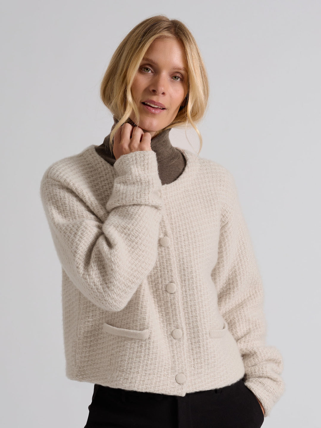 Kashmirjakke i 100% ren cashmere. Norsk design fra Kashmina. Farge: Cream