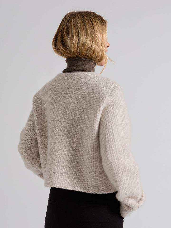 Kashmirjakke i 100% ren cashmere. Norsk design fra Kashmina. Farge: Cream