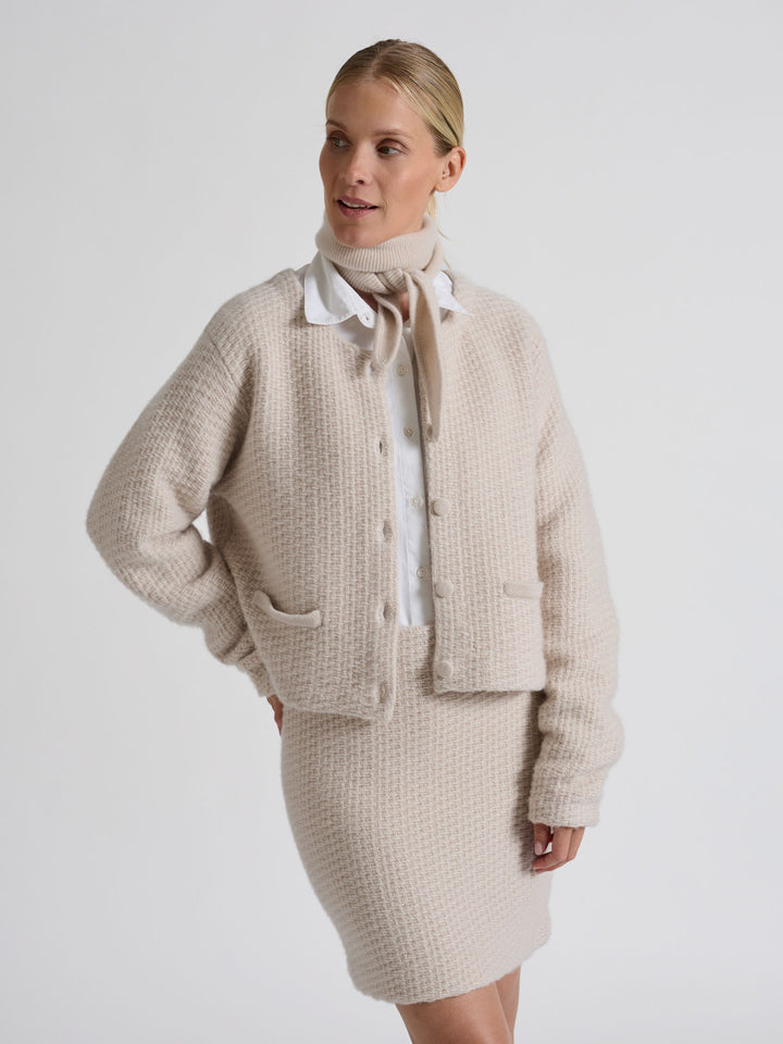 Kashmirjakke i 100% ren cashmere. Norsk design fra Kashmina. Farge: Cream