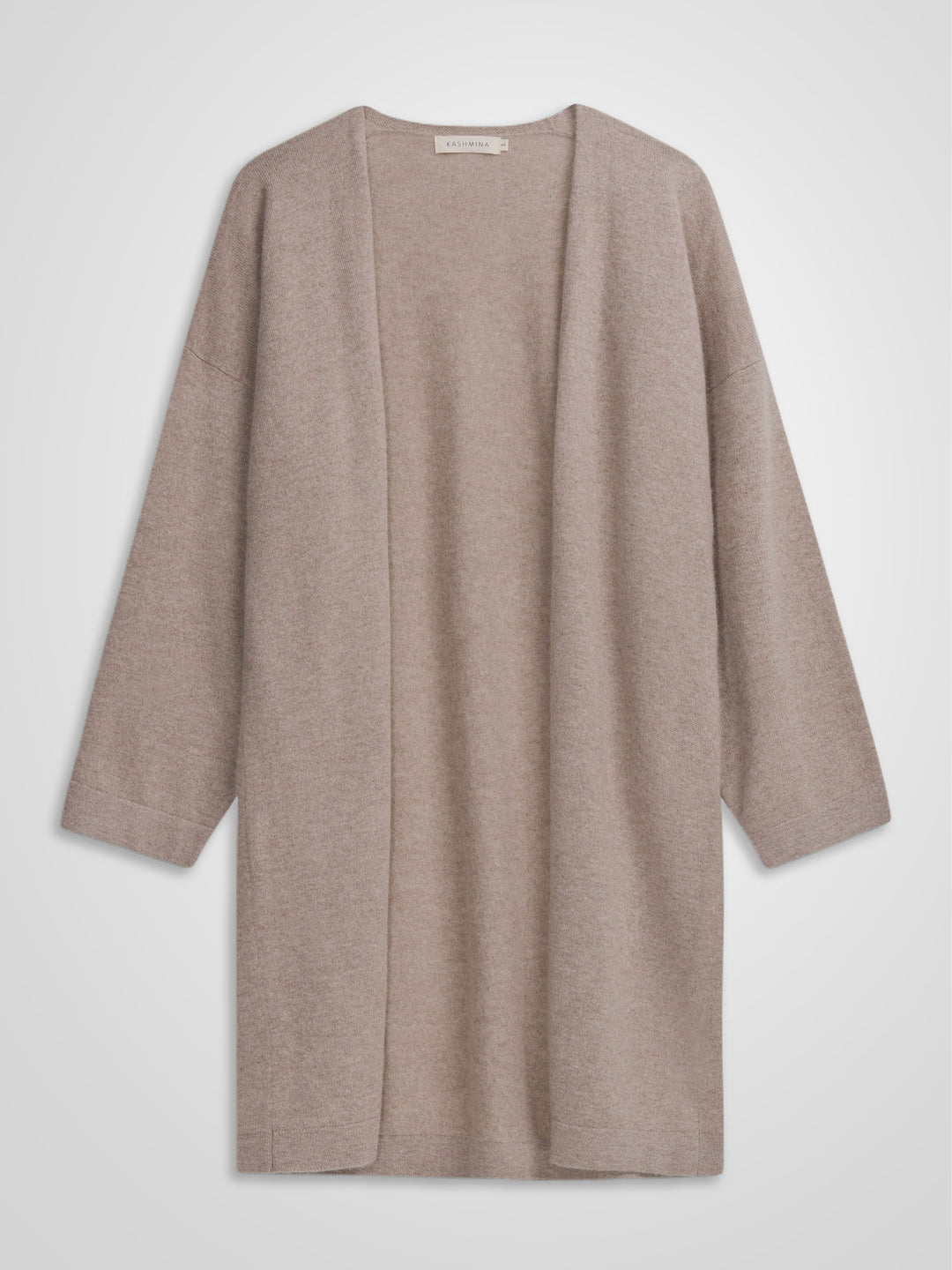 Lang kashmircardigan "Magni" i 100% ren cashmere. Norsk design fra Kashmina. Farge; Toast.
