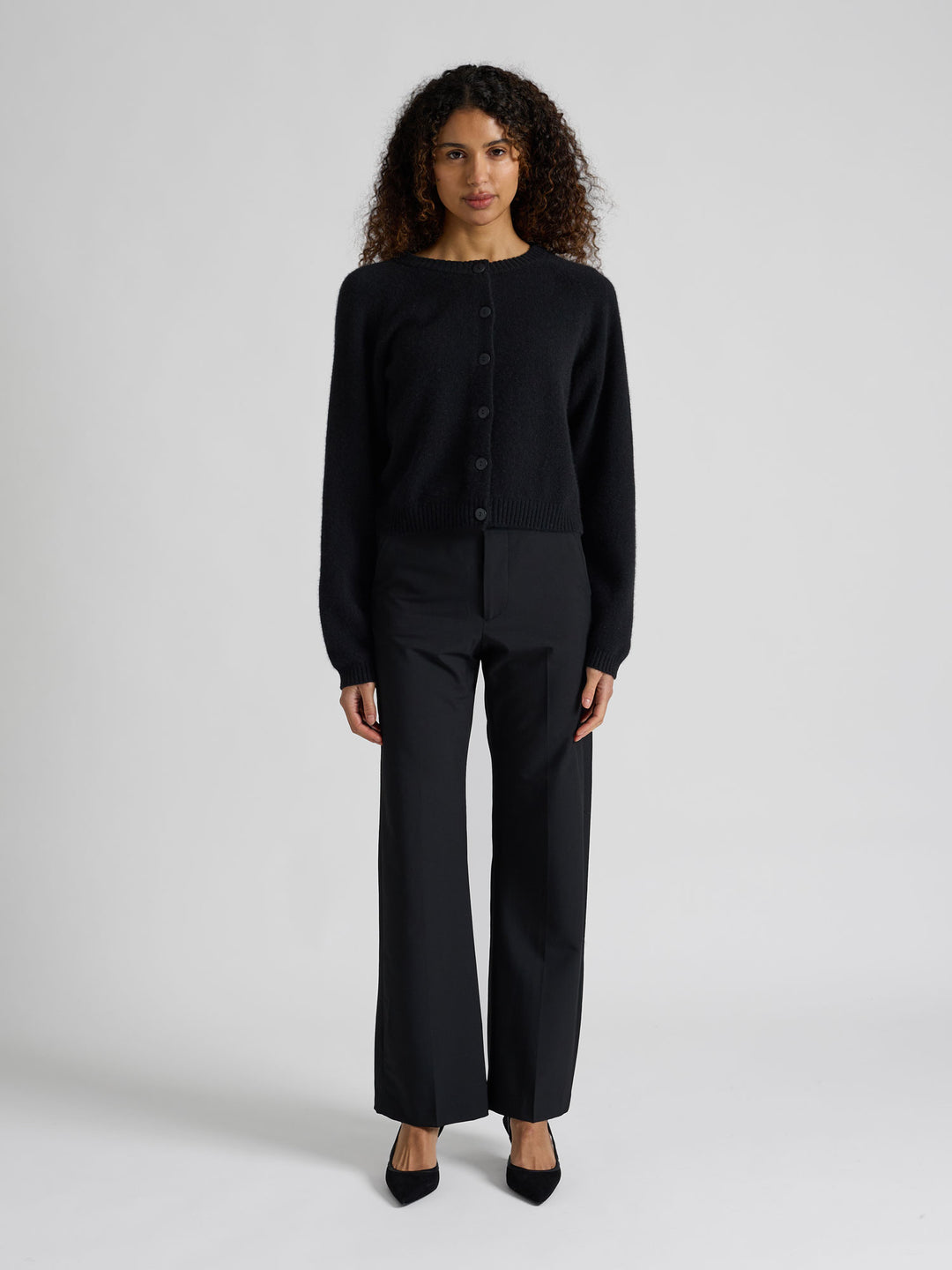 Kashmircardigan "Randi" i 100% ren kasjmirull. Norsk design fra Kashmina. Cashmere. Farge: Sort.