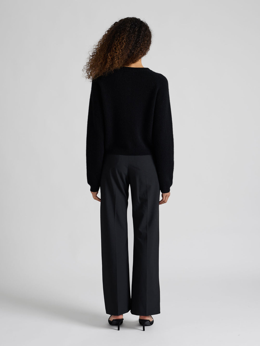 Kashmircardigan "Randi" i 100% ren kasjmirull. Norsk design fra Kashmina. Cashmere. Farge: Sort.