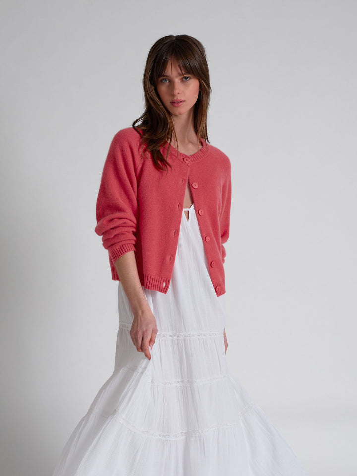Kashmir cardigan "Randi" i 100% ren cashmere. Norsk design fra Kashmina. Farge: Coral.