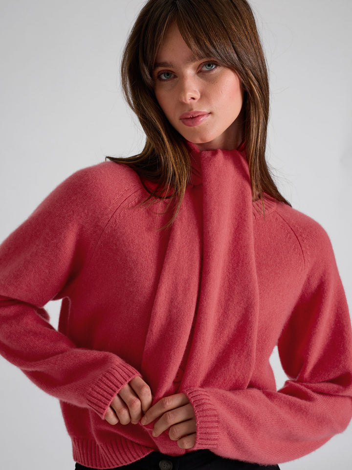 Kashmir cardigan "Randi" i 100% ren cashmere. Norsk design fra Kashmina. Farge: Coral.