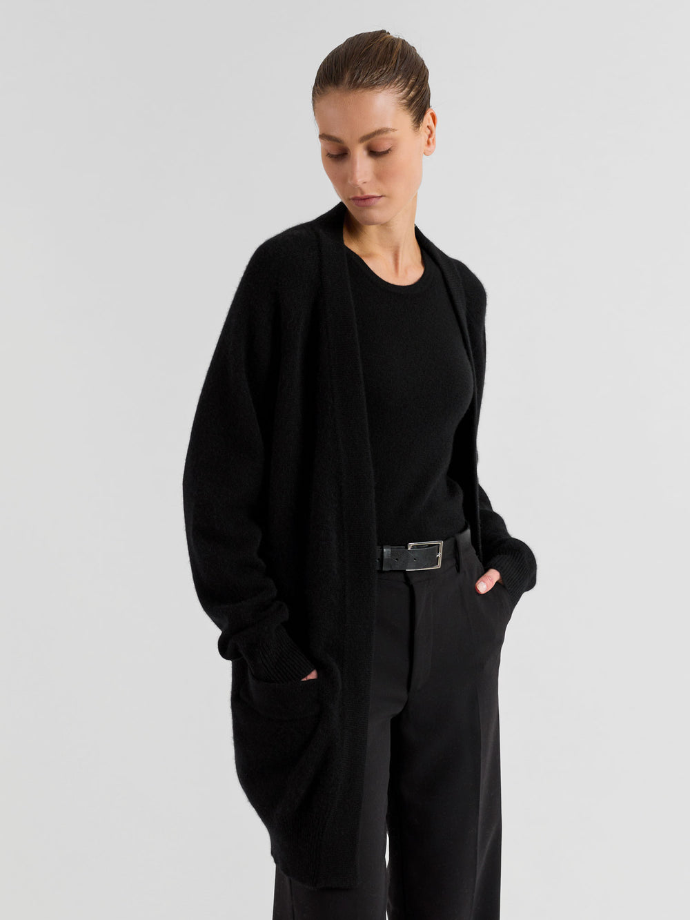 Kashmircardigan "Solveig" i 100% ren kasjmirull. Norsk design fra Kashmina. Farge: Sort.