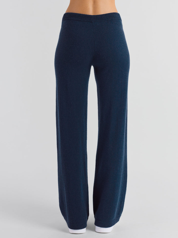 Kashmir bukse "Classic pants" i 100% kashmirull. Farge: Mountain Blue. Norsk design fra Kashmina.