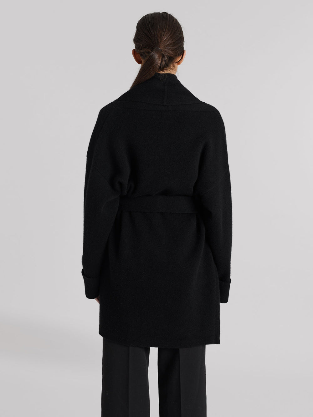 Kashmir kåpe/jakke "Liv" i 100% ren cashmere. Norsk design fra Kashmina. Farge: Sort.