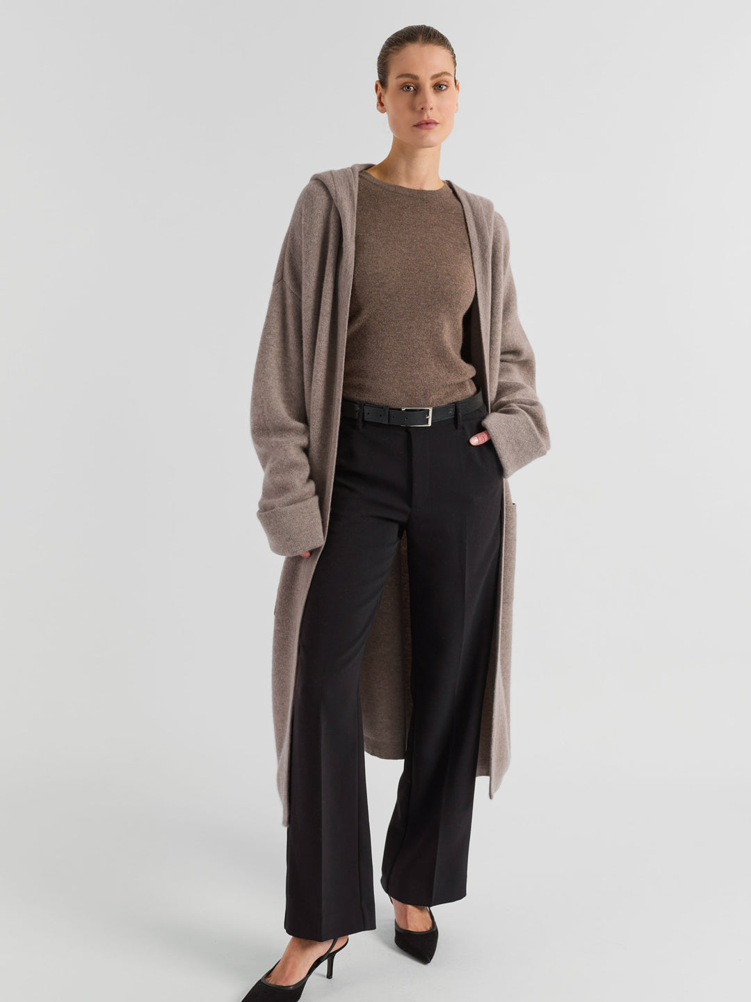 Kashmirkåpen "Nora" i 100% ren kashmir, Norsk design fra Kashmina. Farge: Toast, melert lys brun.