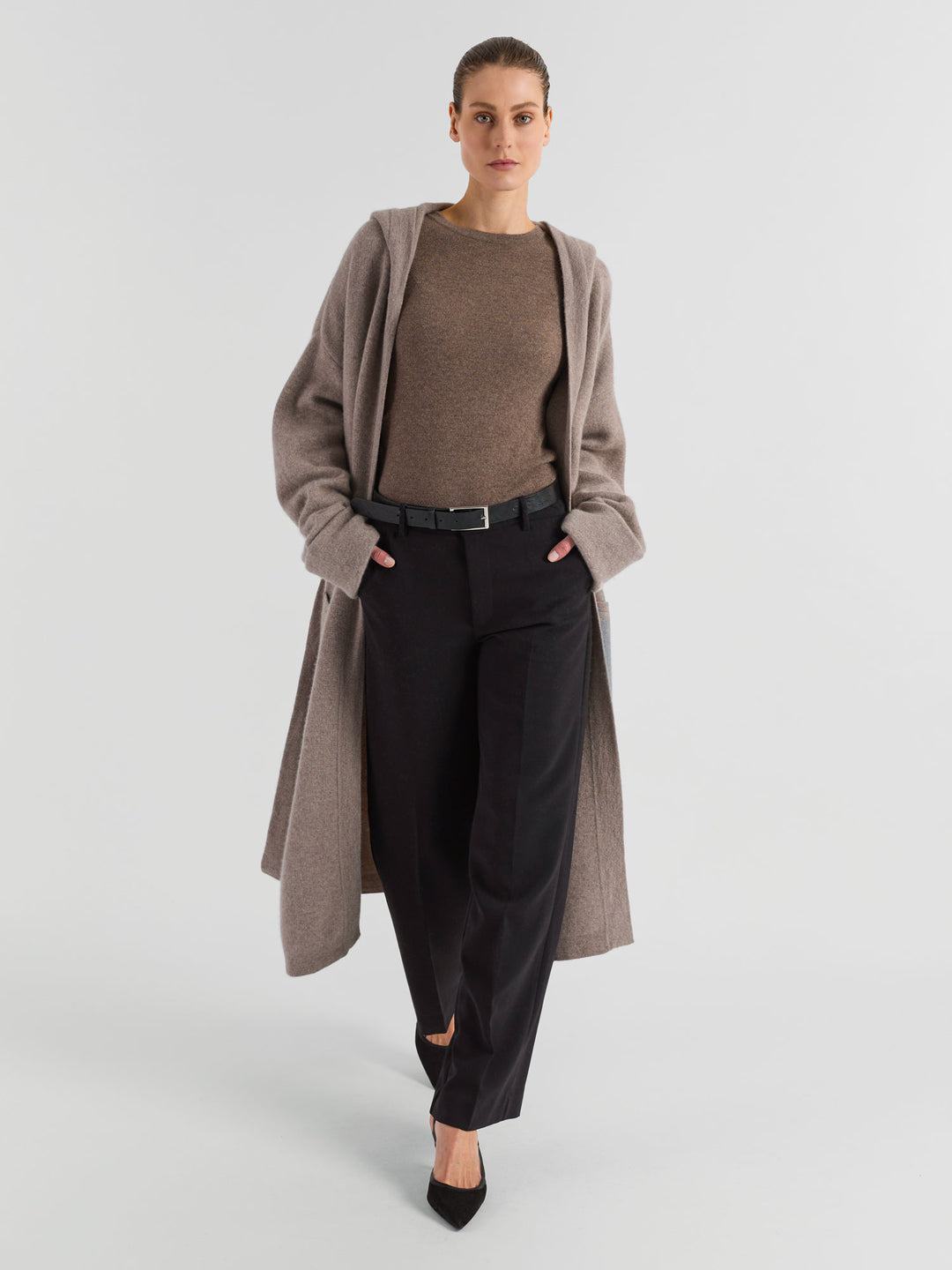 Kashmirkåpen "Nora" i 100% ren kashmir, Norsk design fra Kashmina. Farge: Toast, melert lys brun.
