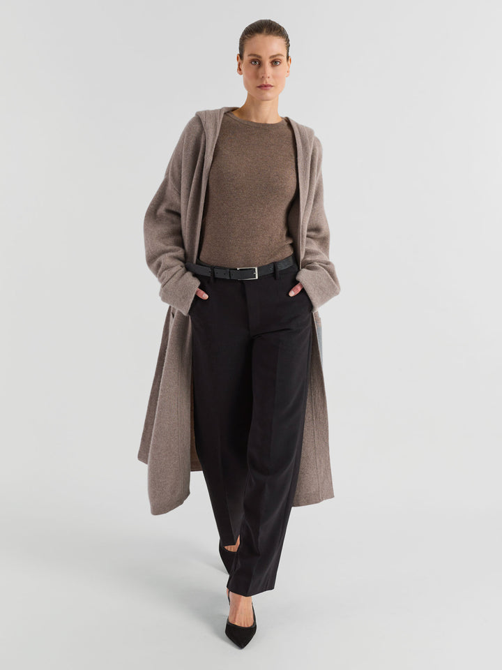 Kashmirkåpen "Nora" i 100% ren kashmir, Norsk design fra Kashmina. Farge: Toast, melert lys brun.