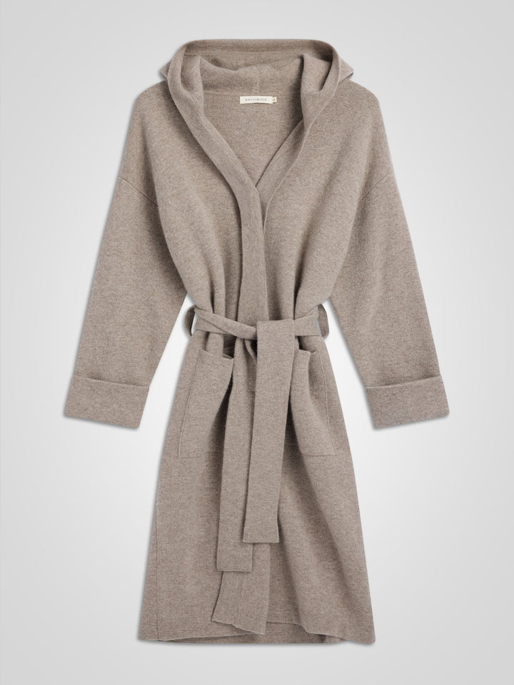 Kashmirkåpen "Nora" i 100% ren kashmir, Norsk design fra Kashmina. Farge: Toast, melert lys brun.