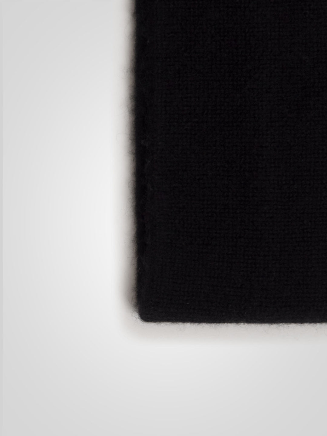 Pannebånd "Tiril" i 100 ren cashmere. Norsk design fra Kashmina. Farge: Sort.