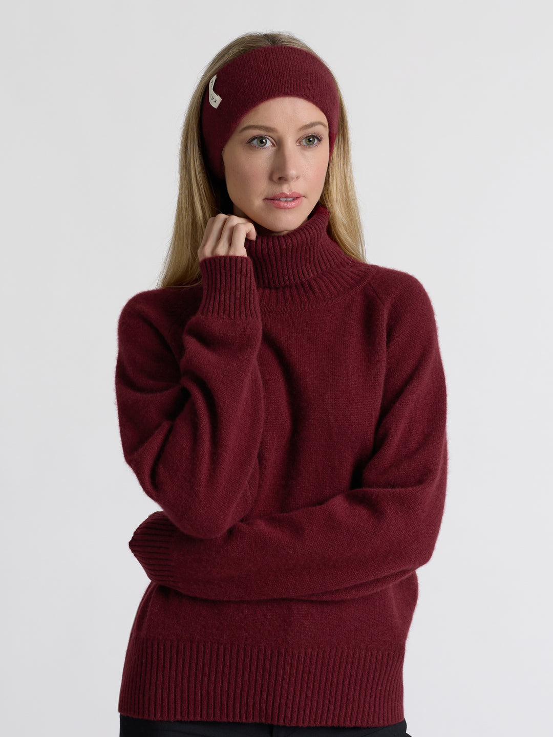 Pannebånd "Tiril" i 100 ren cashmere. Norsk design fra Kashmina. Farge: Bordeaux.