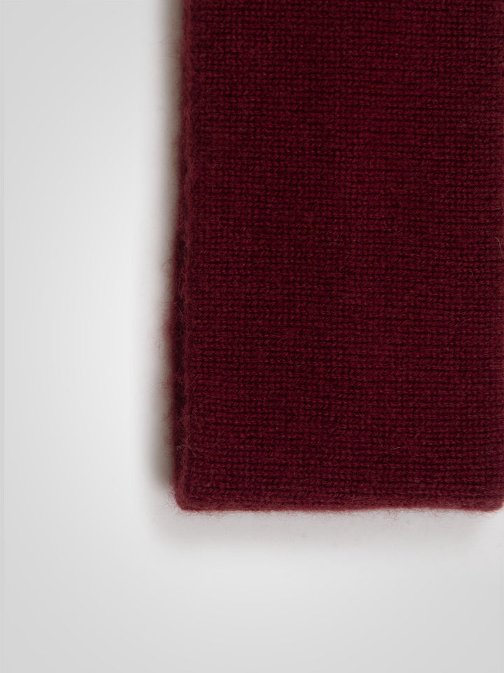Pannebånd "Tiril" i 100 ren cashmere. Norsk design fra Kashmina. Farge: Bordeaux.