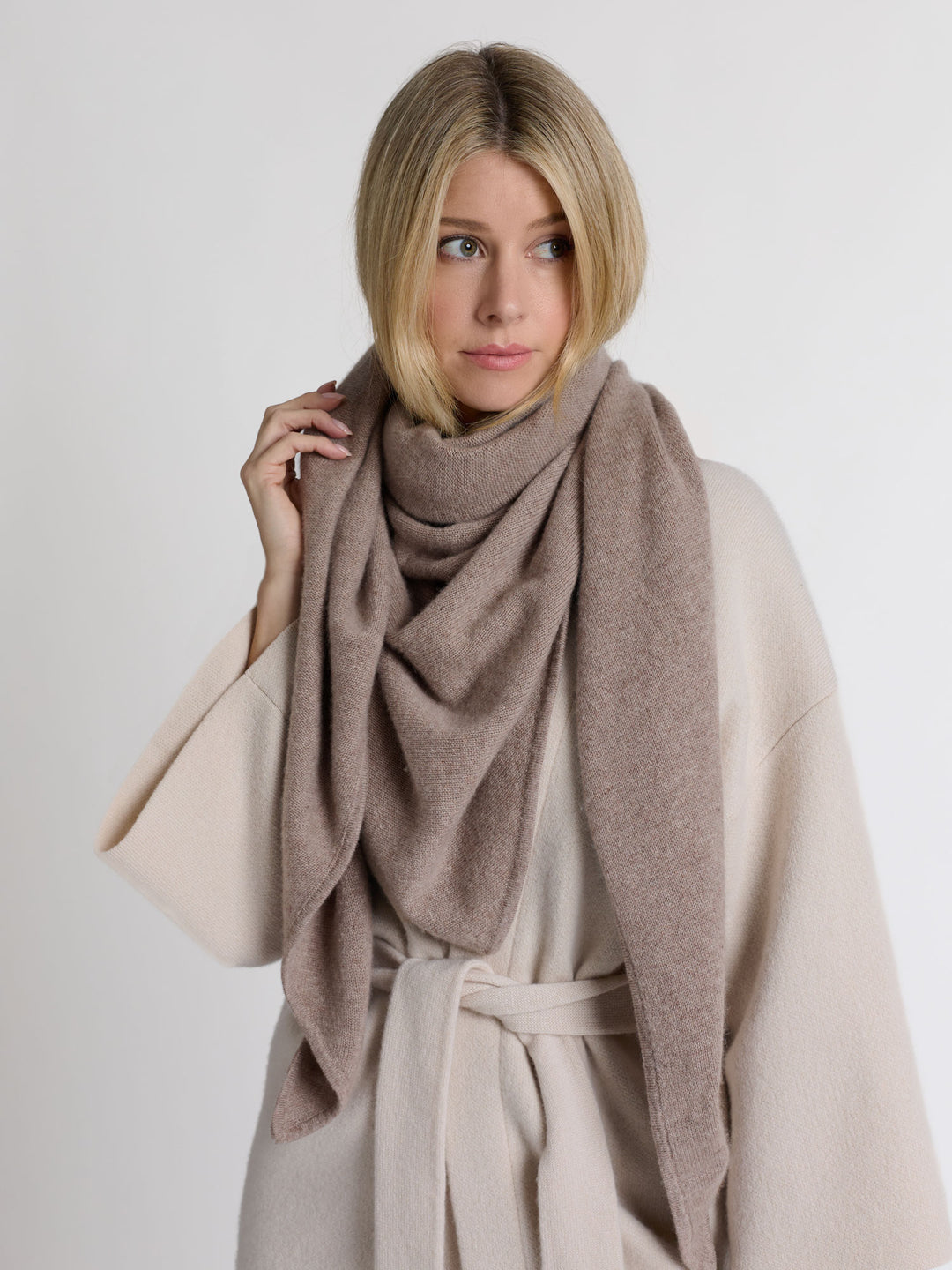 Kashmirjakke "Vera" i 100% ren cashmere. Norsk design fra Kashmina. Farge: Cream.