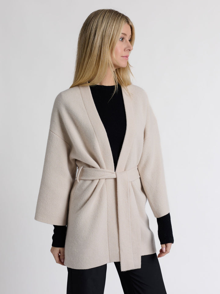 Kashmirjakke "Vera" i 100% ren cashmere. Norsk design fra Kashmina. Farge: Cream.
