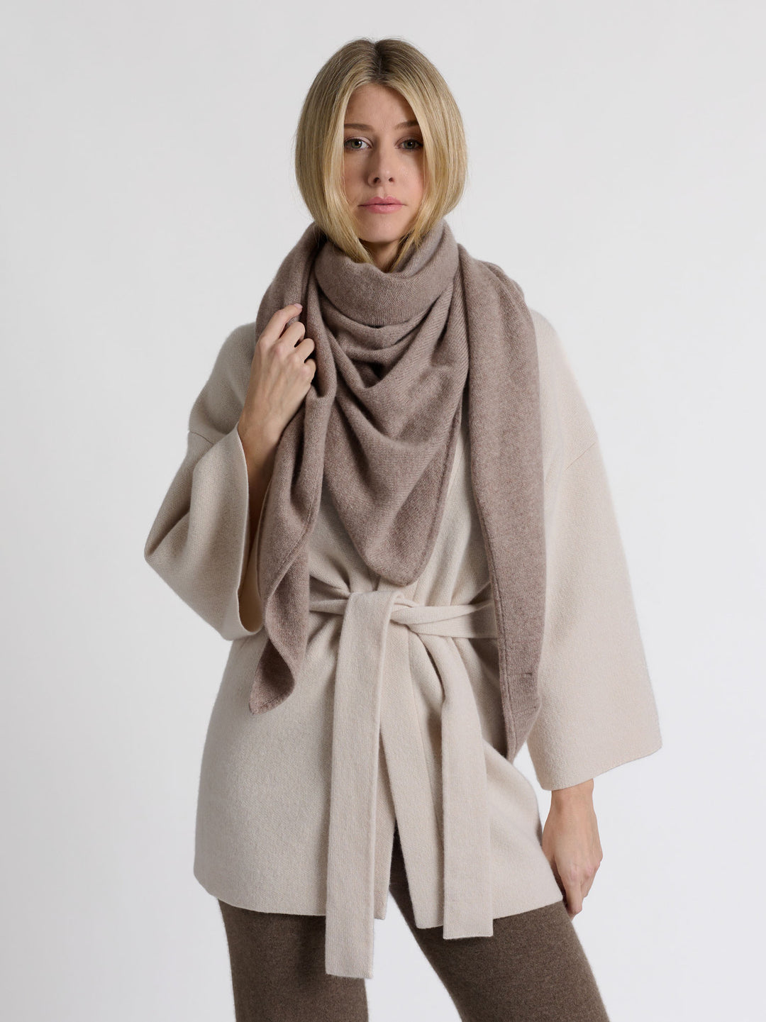 Kashmirjakke "Vera" i 100% ren cashmere. Norsk design fra Kashmina. Farge: Cream.