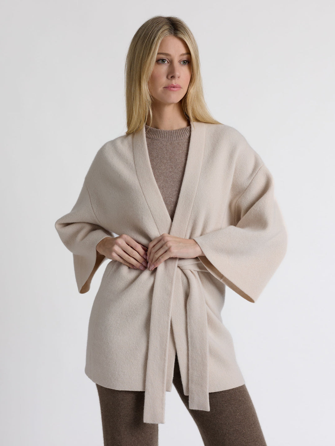 Kashmirjakke "Vera" i 100% ren cashmere. Norsk design fra Kashmina. Farge: Cream.