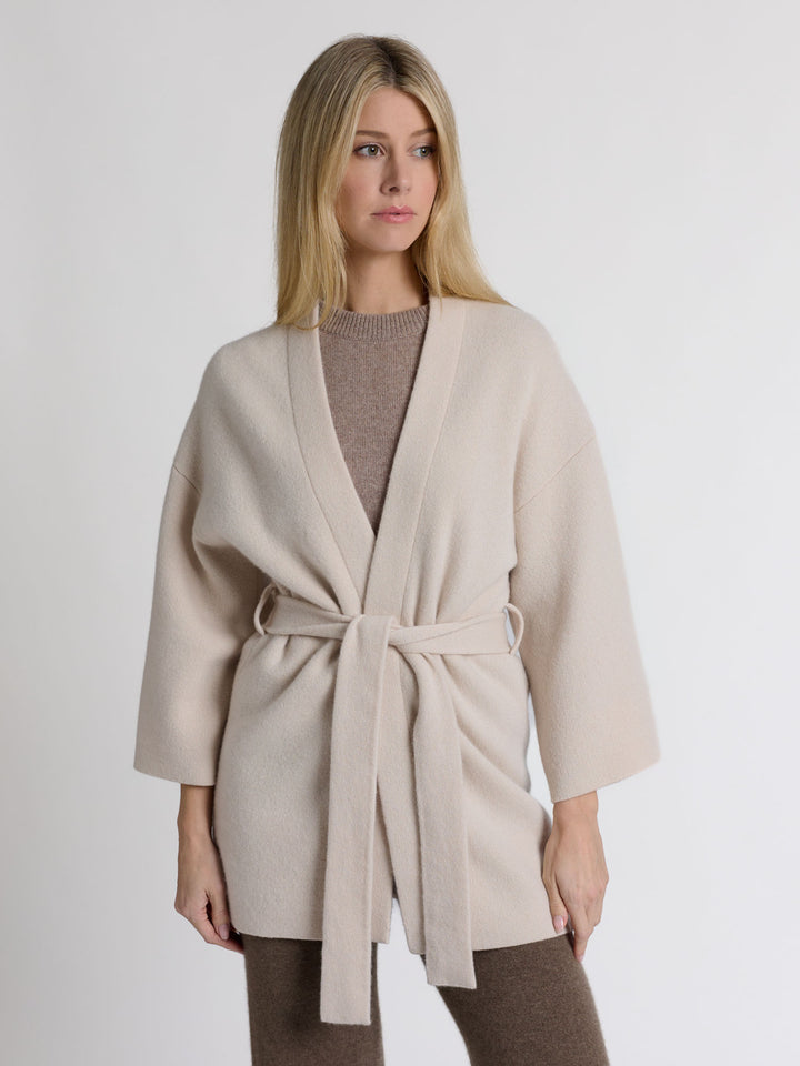 Kashmirjakke "Vera" i 100% ren cashmere. Norsk design fra Kashmina. Farge: Cream.