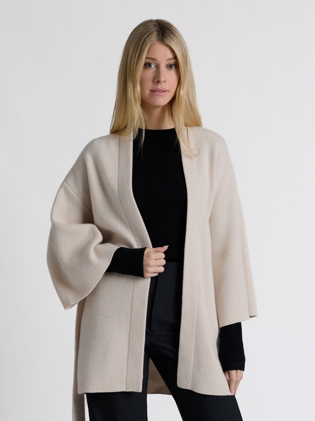 Kashmirjakke "Vera" i 100% ren cashmere. Norsk design fra Kashmina. Farge: Cream.