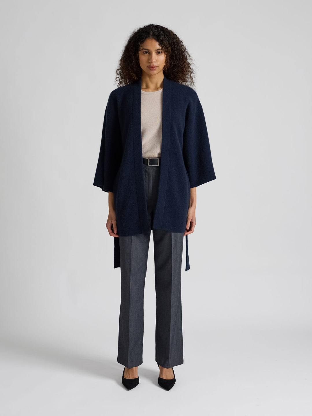 Kashmirjakke "Vera" i 100% ren cashmere. Norsk design fra Kashmina. Farge: Navy / mørk blå.