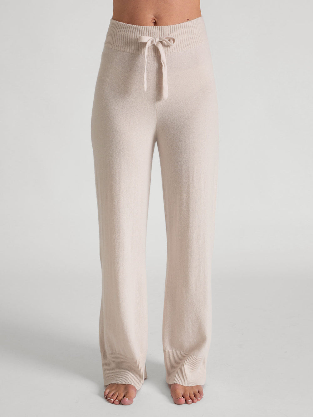 Kashmirbukse "Lux Pants" i 100% ren kasjmir. Farge: Pearl. Norsk design fra Kashmina. Naturfiber, klør ikke, myk og varm.