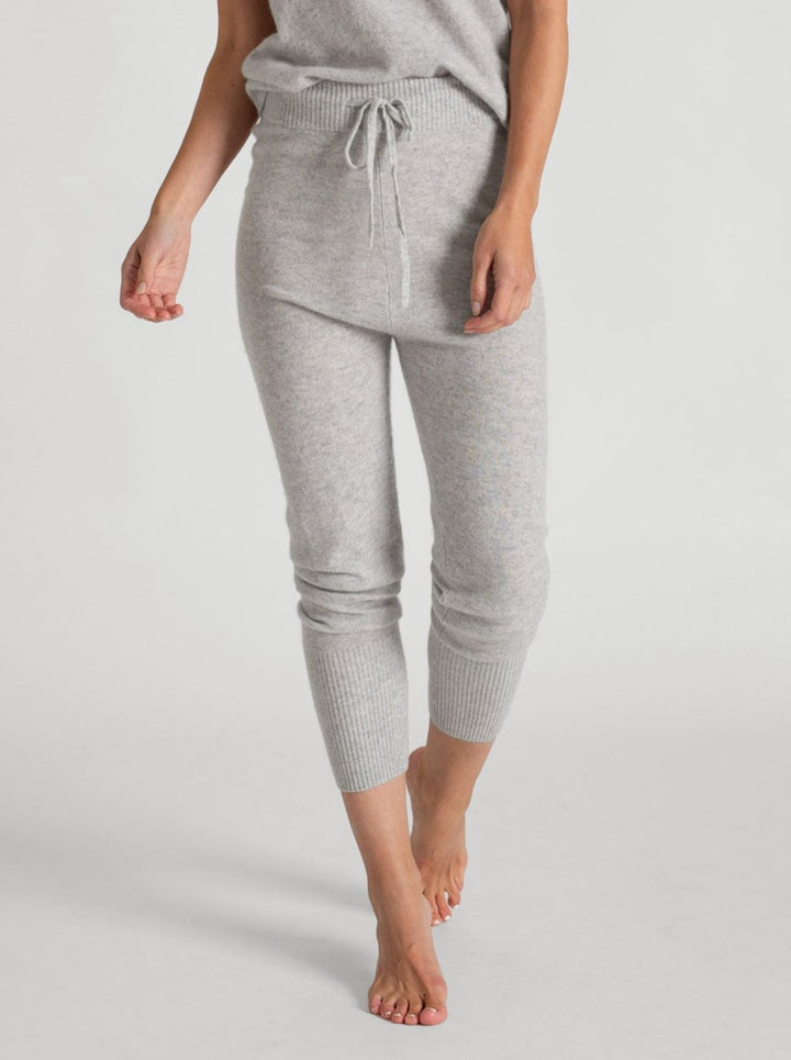 Kashmirbukse "Chill pants" i 100% kashjmir. Farge: Lys Grå. Norsk design fra Kashmina.