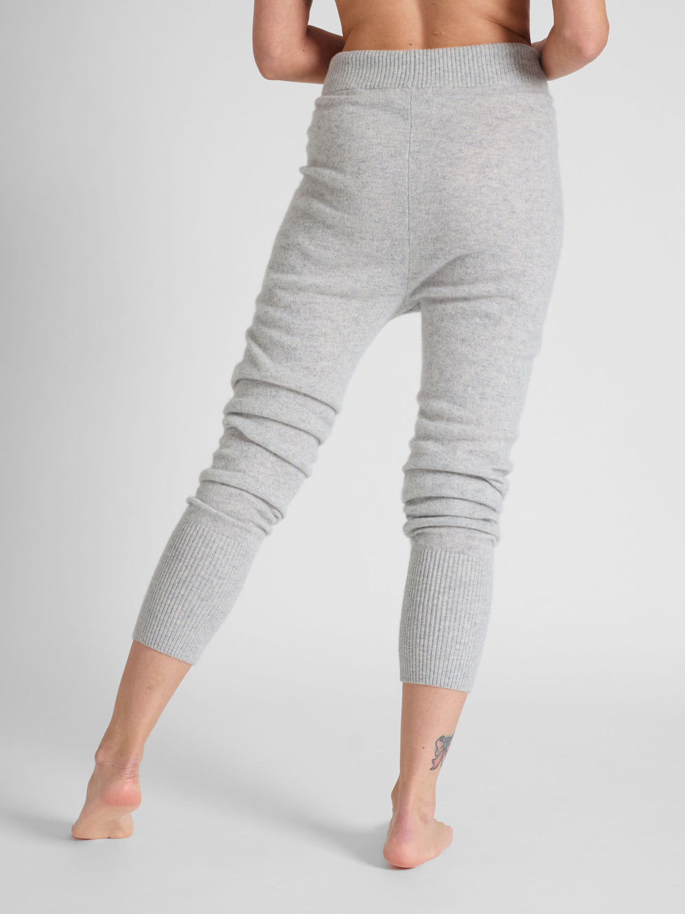 Kashmirbukse "Chill pants" i 100% kashjmir. Farge: Lys Grå. Norsk design fra Kashmina.