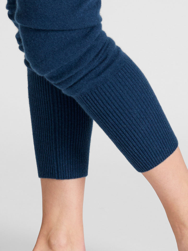 Kashmirbukse chill pants i 100% kasjmir. Farge: Mountain Blue. Norsk design fra Kashmina.