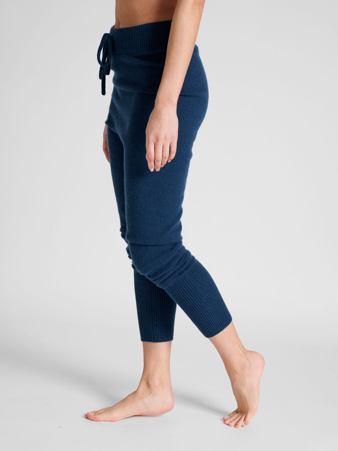 Kashmirbukse chill pants i 100% kasjmir. Farge: Mountain Blue. Norsk design fra Kashmina.