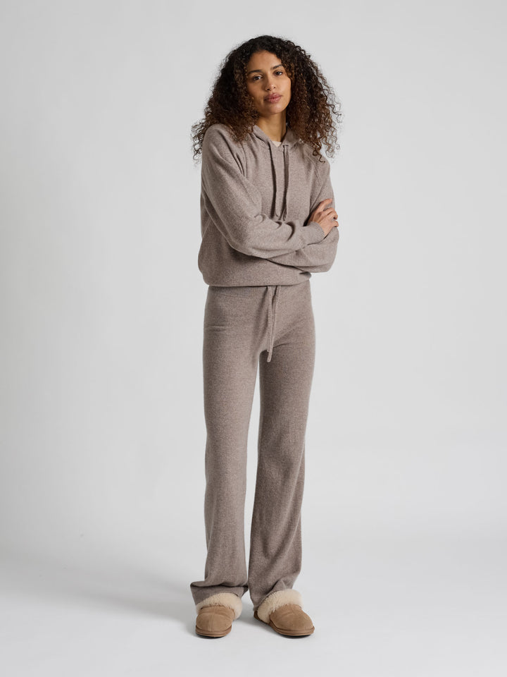 Kashmir bukse "Classic pants" i 100% kashmirull. Farge: Toast. Norsk design fra Kashmina.