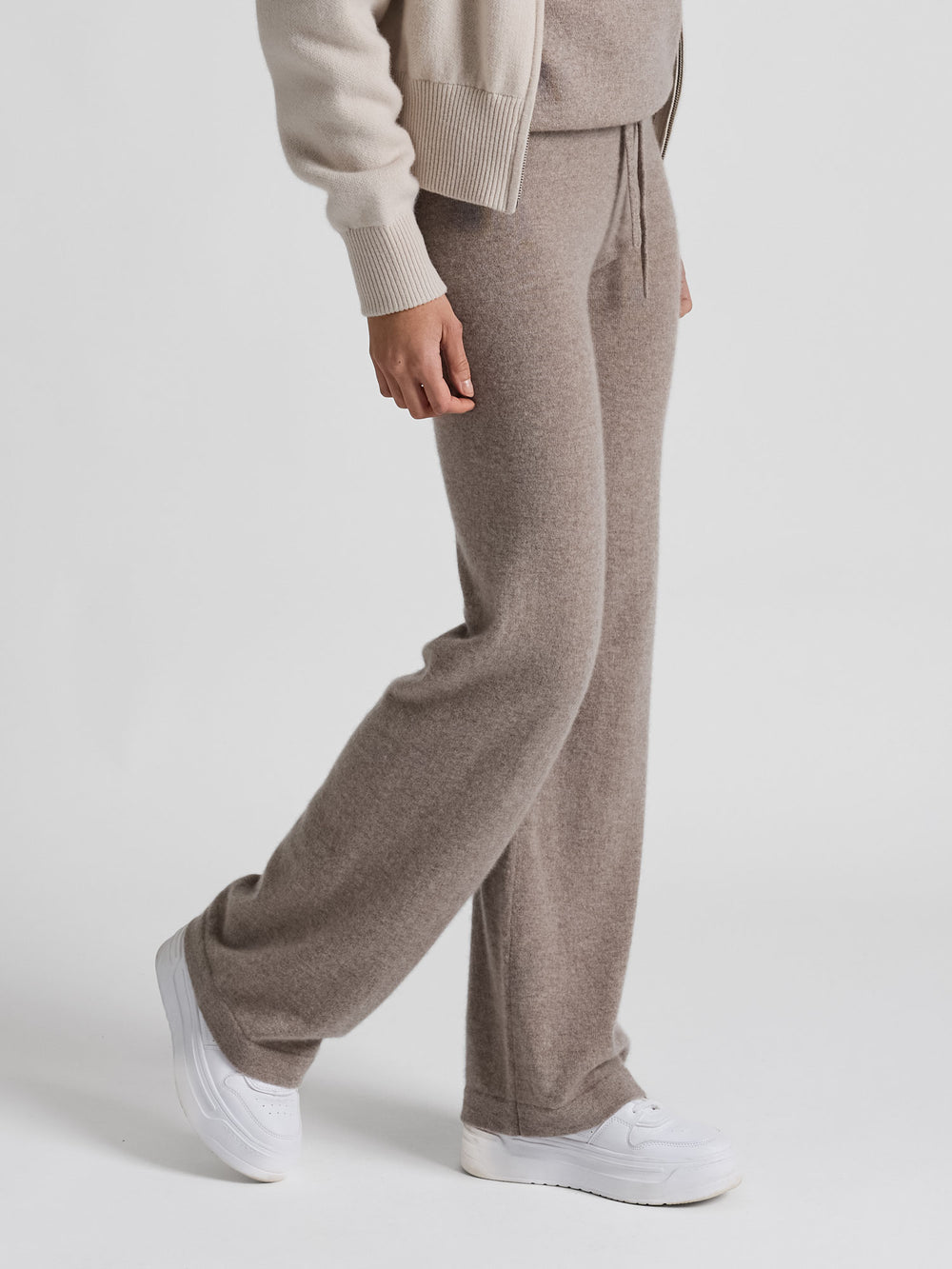 Kashmir bukse "Classic pants" i 100% kashmirull. Farge: Toast. Norsk design fra Kashmina.