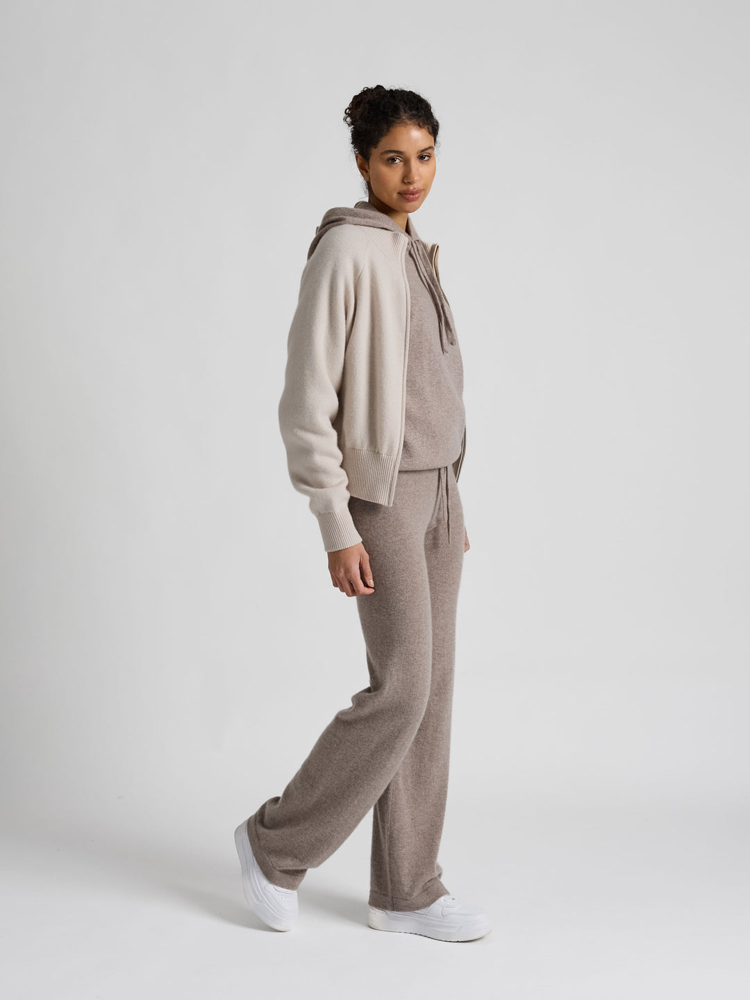 Kashmir bukse "Classic pants" i 100% kashmirull. Farge: Toast. Norsk design fra Kashmina.