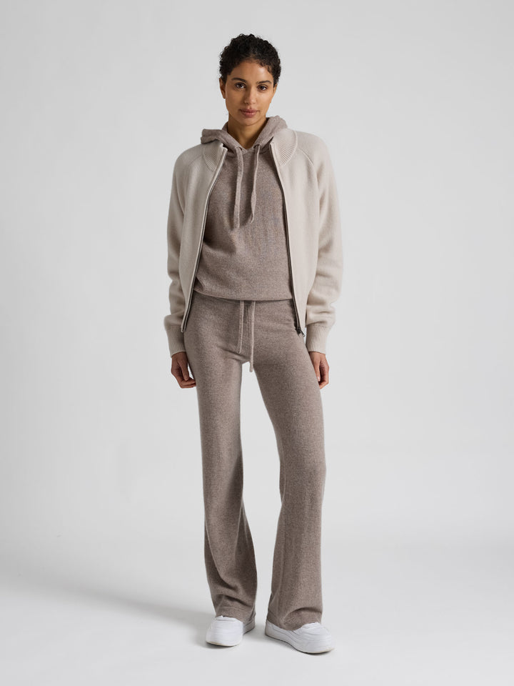 Kashmir bukse "Classic pants" i 100% kashmirull. Farge: Toast. Norsk design fra Kashmina.