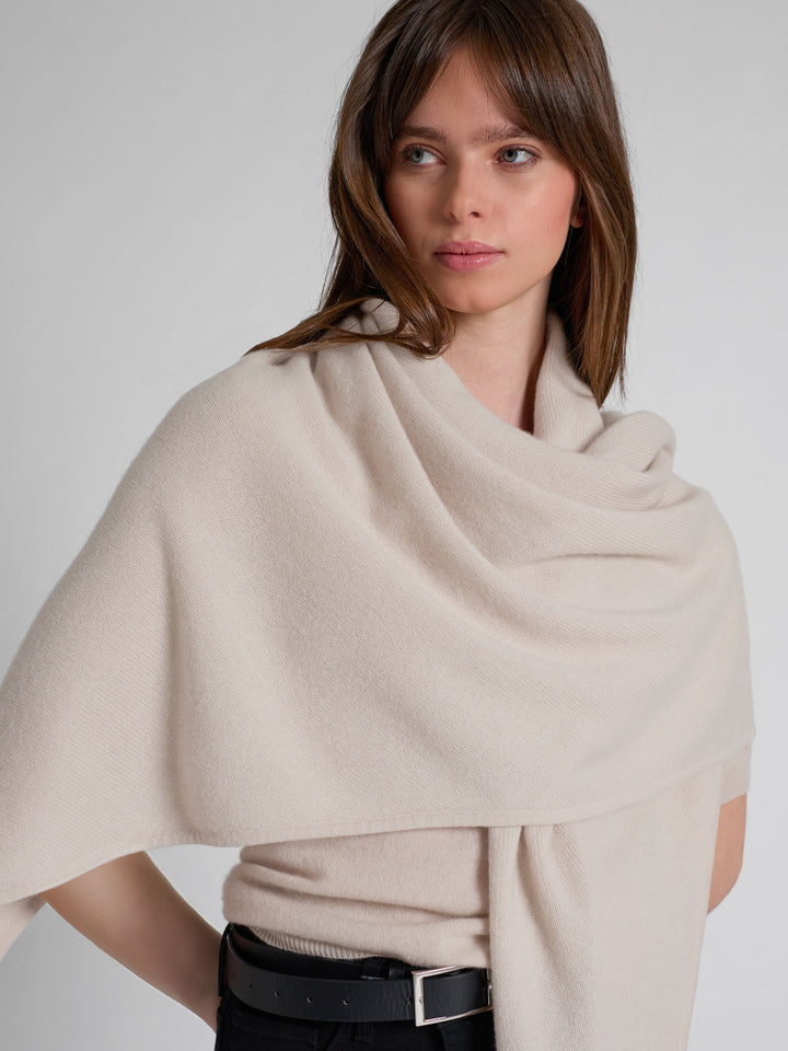 Cashmere piquet "Rikke" i 100% ren cashmere. Norsk design fra Kashmina. Farge: Cream.