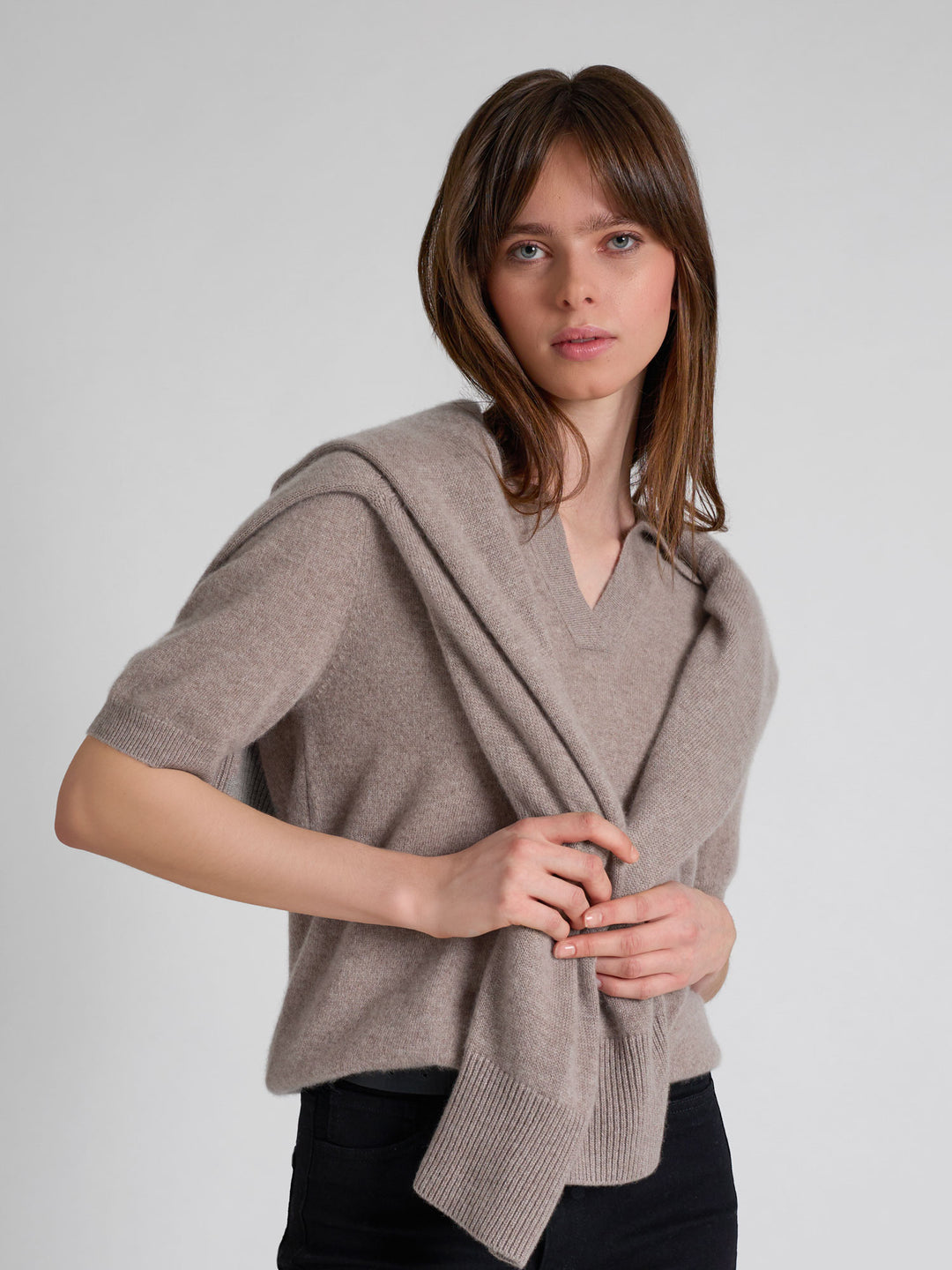 Cashmere piquet "Rikke" i 100% ren cashmere. Norsk design fra Kashmina. Farge: Toast.