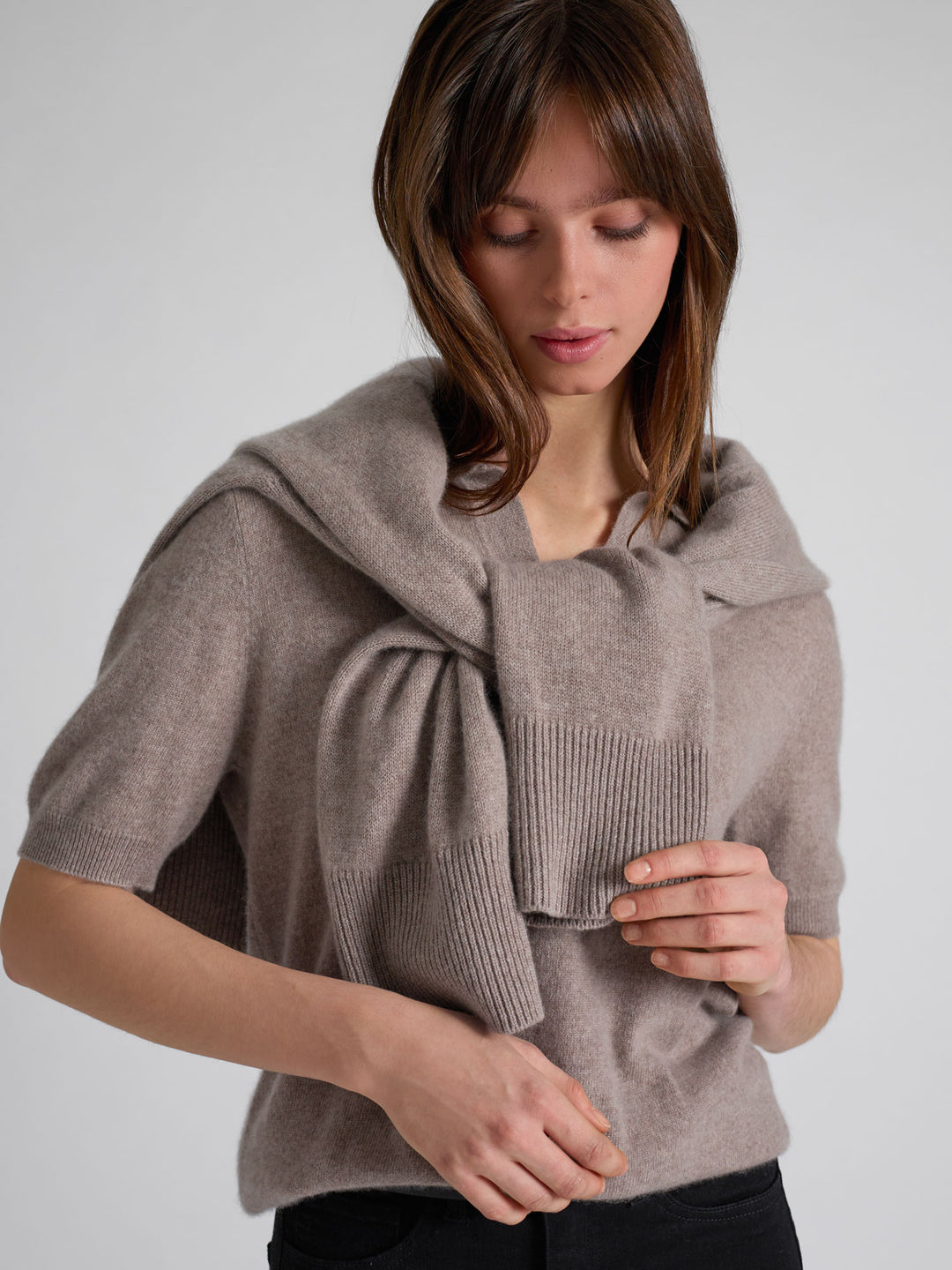 Cashmere piquet "Rikke" i 100% ren cashmere. Norsk design fra Kashmina. Farge: Toast.