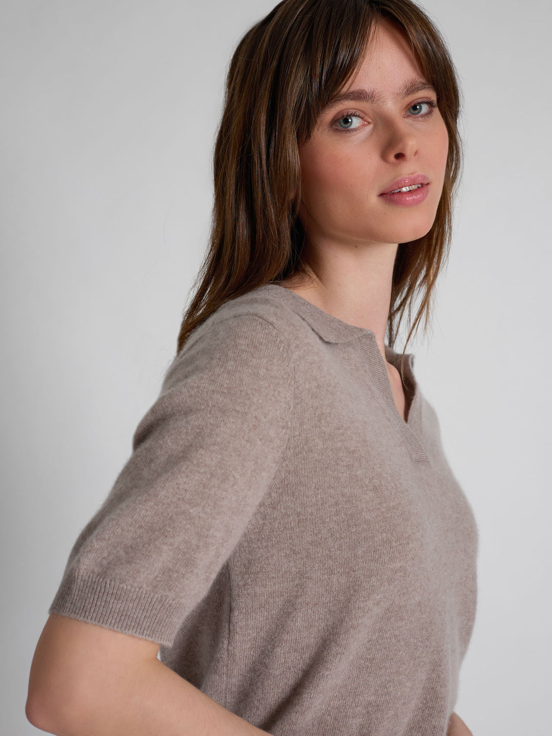 Cashmere piquet "Rikke" i 100% ren cashmere. Norsk design fra Kashmina. Farge: Toast.