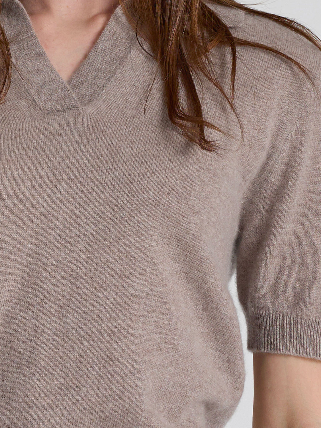 Cashmere piquet "Rikke" i 100% ren cashmere. Norsk design fra Kashmina. Farge: Toast.