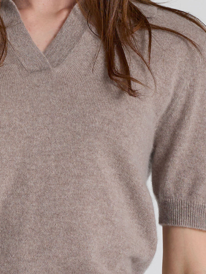 Cashmere piquet "Rikke" i 100% ren cashmere. Norsk design fra Kashmina. Farge: Toast.