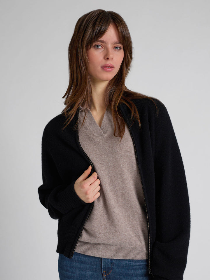 Cashmere piquet "Rikke" i 100% ren cashmere. Norsk design fra Kashmina. Farge: Toast.