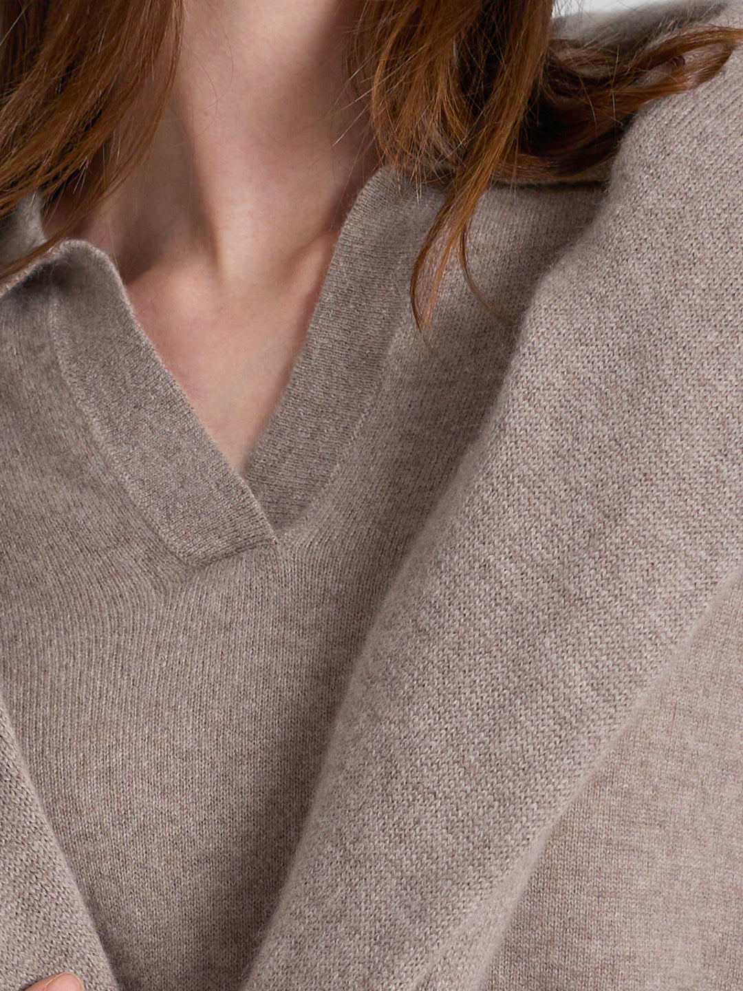 Cashmere piquet "Rikke" i 100% ren cashmere. Norsk design fra Kashmina. Farge: Toast.