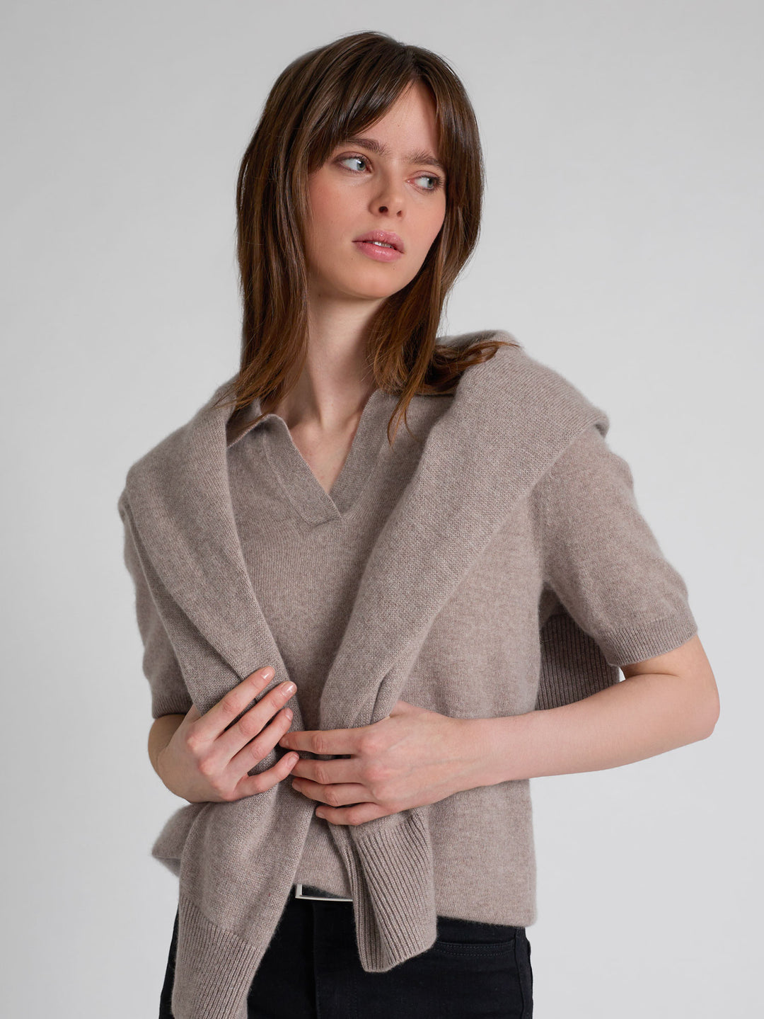 Cashmere piquet "Rikke" i 100% ren cashmere. Norsk design fra Kashmina. Farge: Toast.