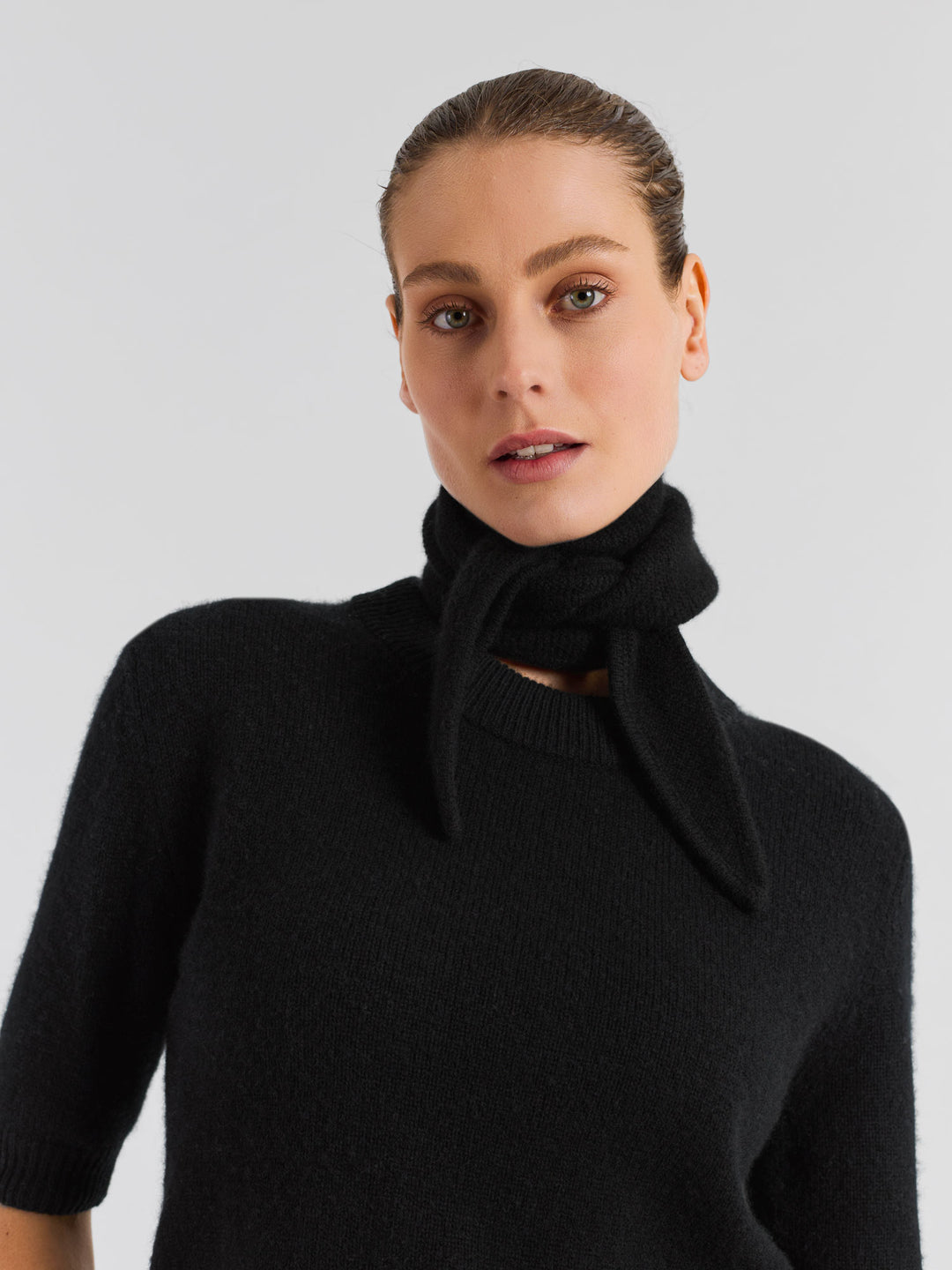Cashmere skjerf "Alfie" i 100% ren cashmere. Norsk design fra Kashmina. Farge: Sort.