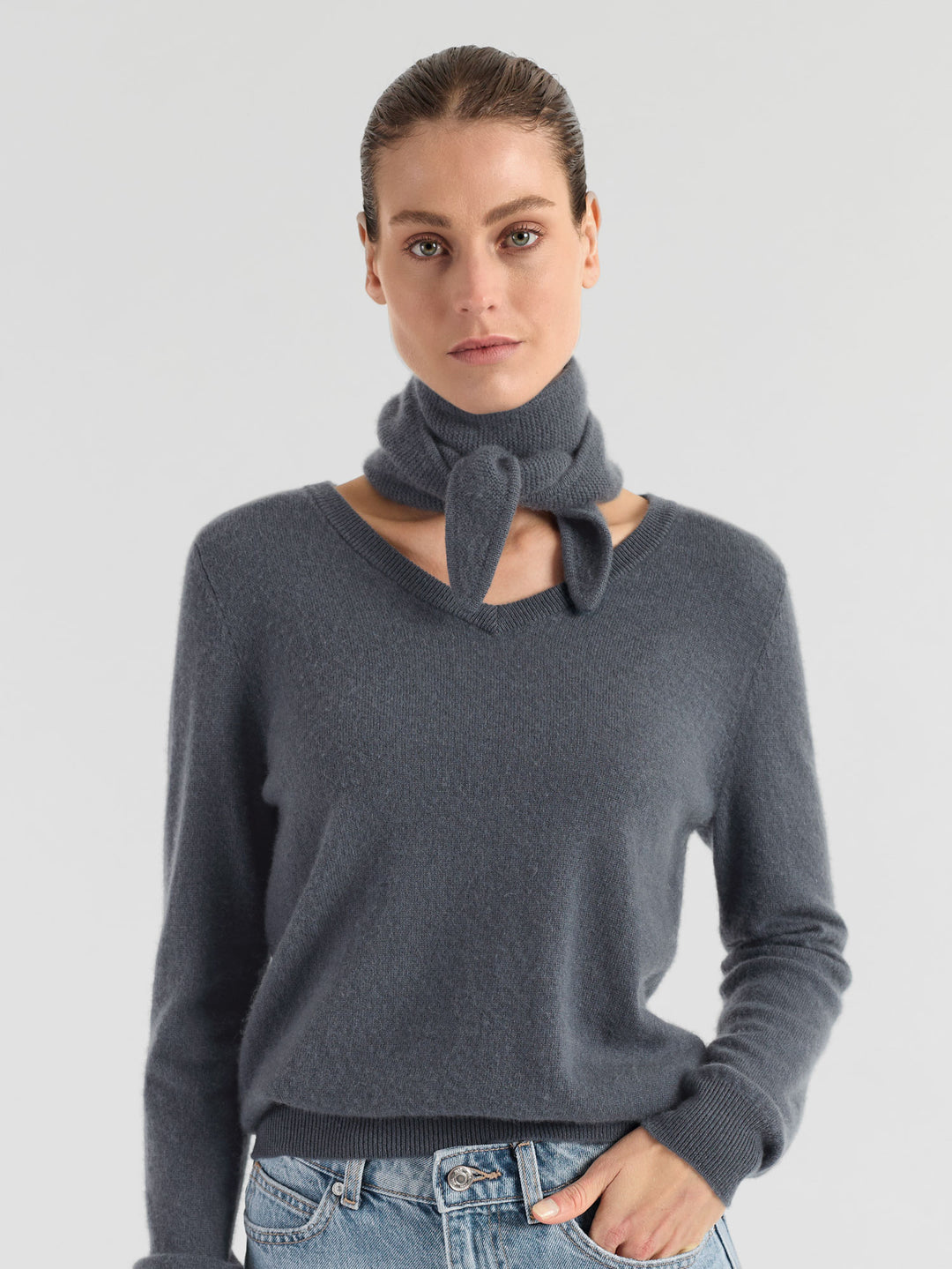 Cashmere skjerf "Alfie" i 100% ren cashmere. Norsk design fra Kashmina. Farge: Blue Fog.