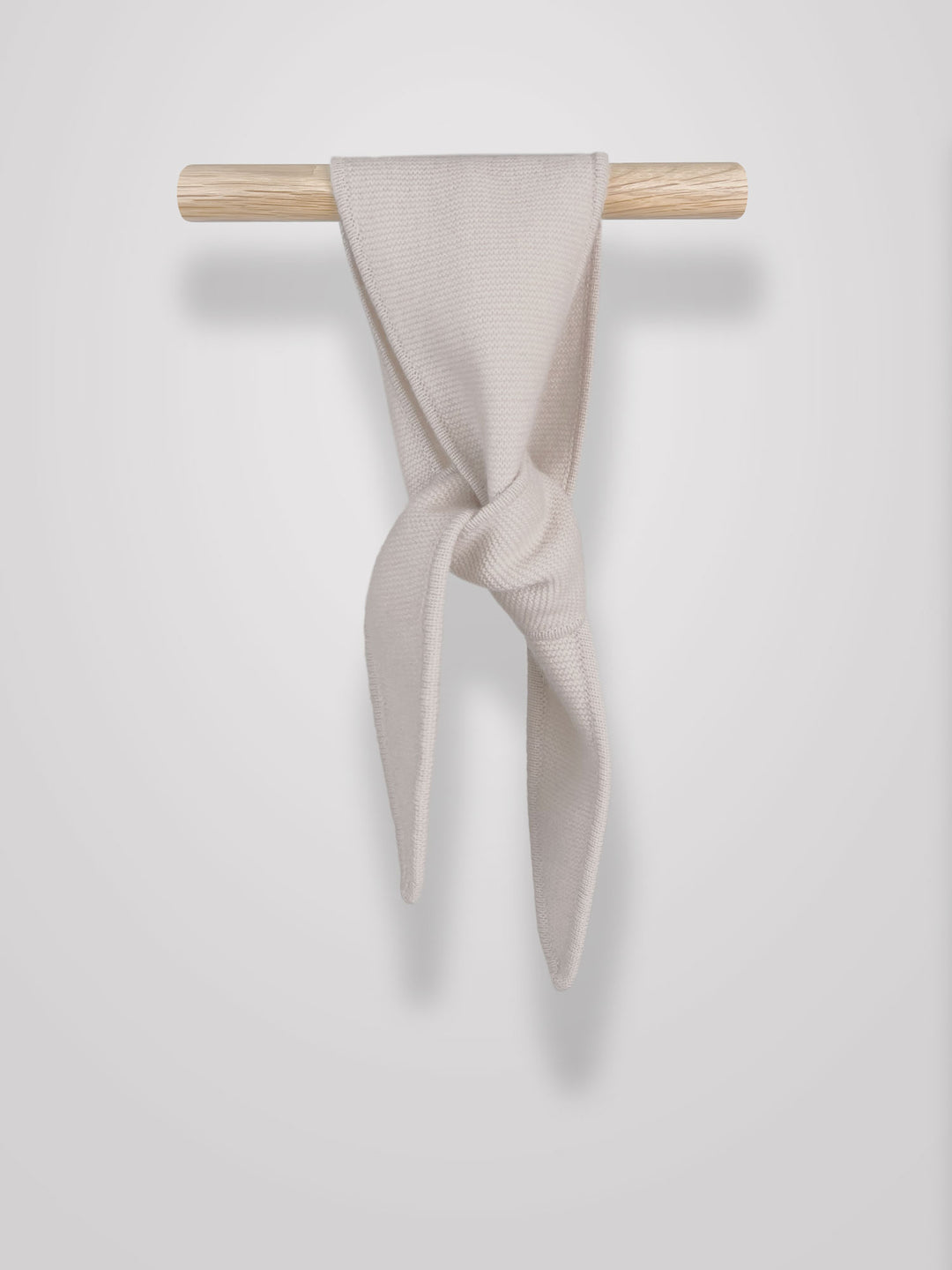 Cashmere skjerf "Alfie" i 100% ren cashmere. Norsk design fra Kashmina. Farge: Cream.