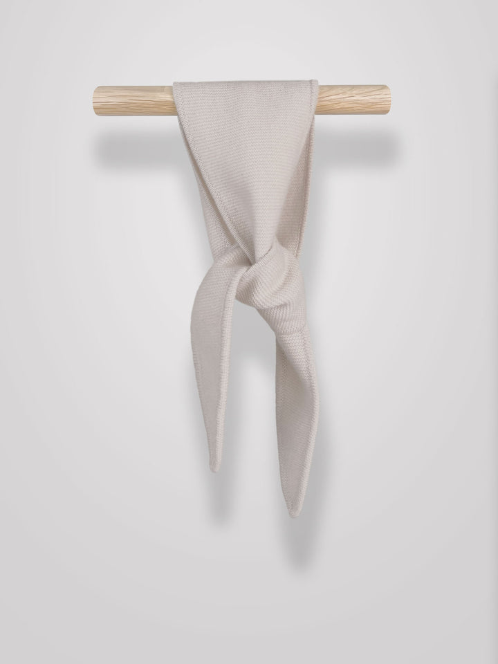 Cashmere skjerf "Alfie" i 100% ren cashmere. Norsk design fra Kashmina. Farge: Cream.