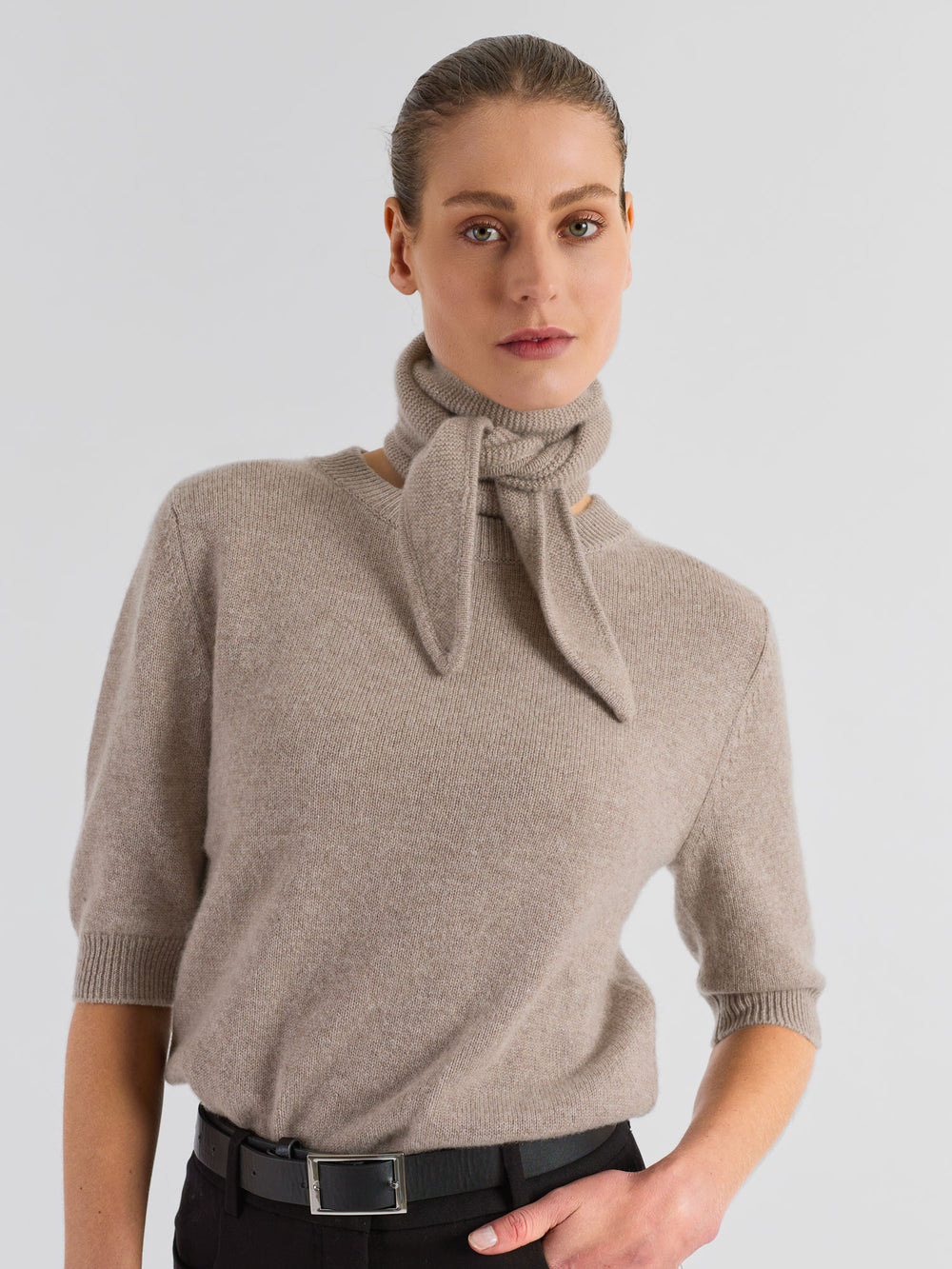Cashmere skjerf "Alfie" i 100% ren cashmere. Norsk design fra Kashmina. Farge: Toast.