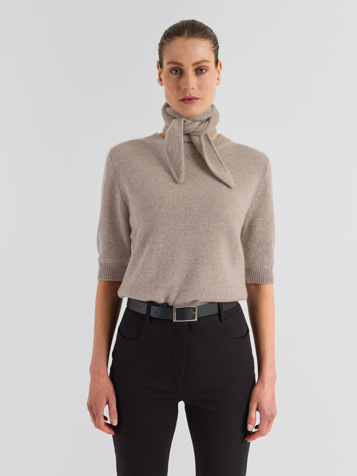 Cashmere skjerf "Alfie" i 100% ren cashmere. Norsk design fra Kashmina. Farge: Toast.